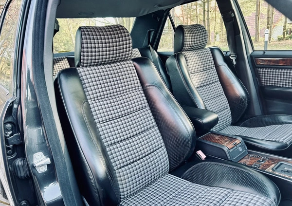 Mercedes-Benz Klasa E cena 285000 przebieg: 95770, rok produkcji 1992 z Ostrołęka małe 301